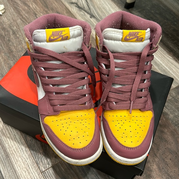 Air Jordan 1s - Picture 2 of 15